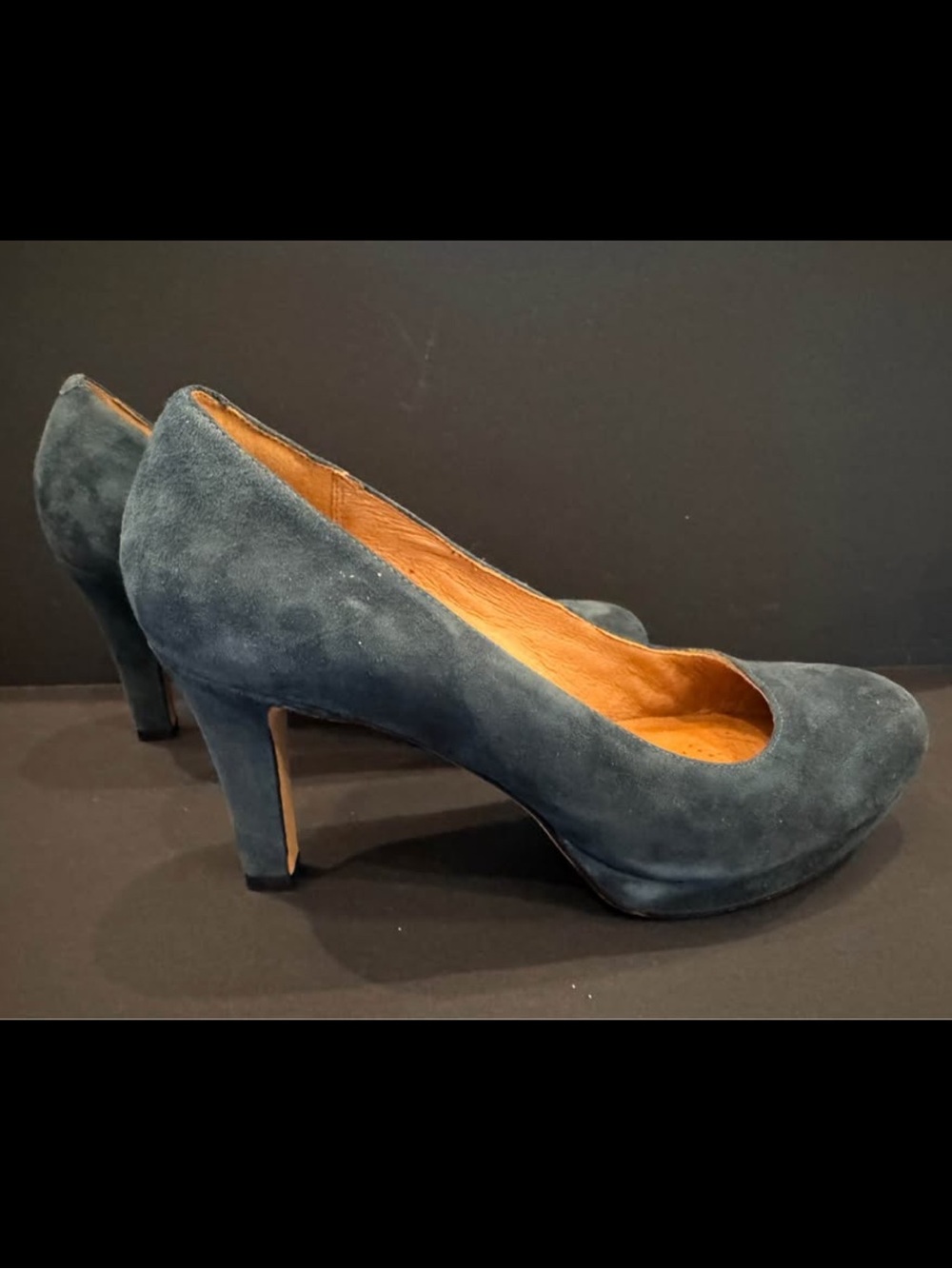 Clarks Women's “Artisan” Teal Suede Mid-Heel Pumps, size 9.5